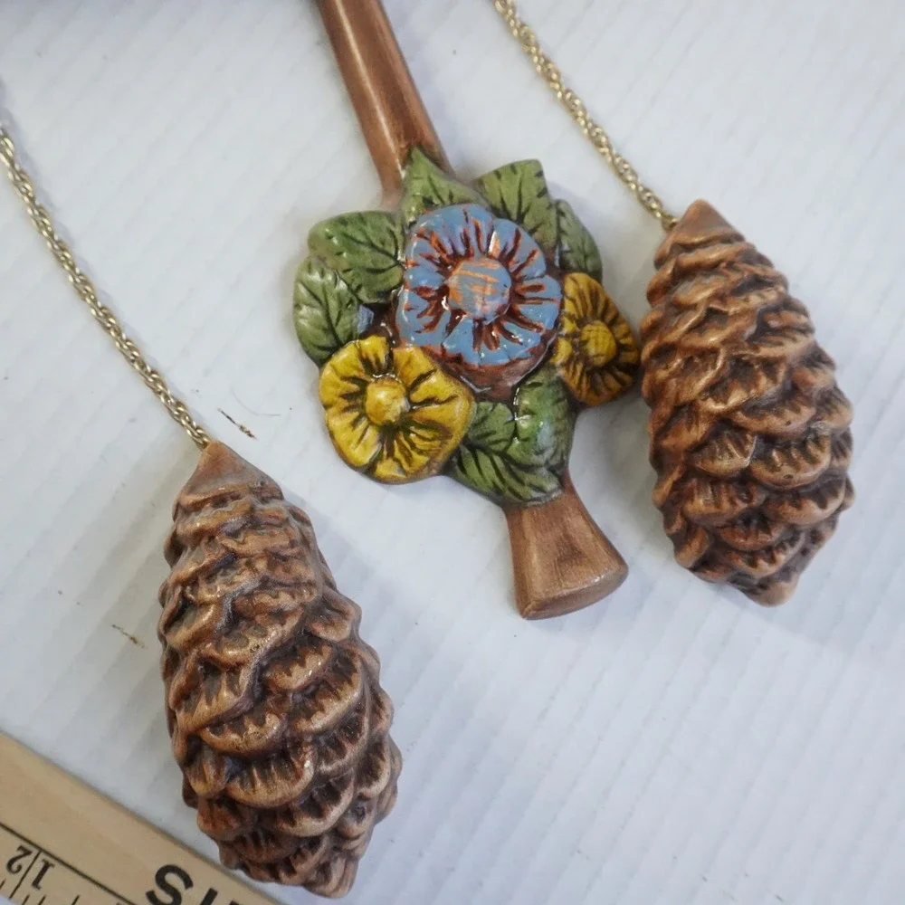 VTG Ceramic Alpine Boy Girl Wall Faux Cuckoo Clock 3D Pendulum Pinecone‎ Weights